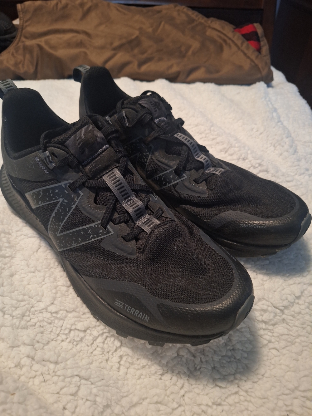 New Balance Men's Black All-Terrain Running Shoes